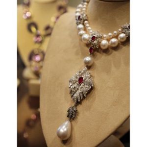 ladylike pearl necklaces earrings bracelets - La Peregrina - Elizabeth Taylor pearl necklace.jpg